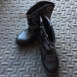Black cowgirl boots
